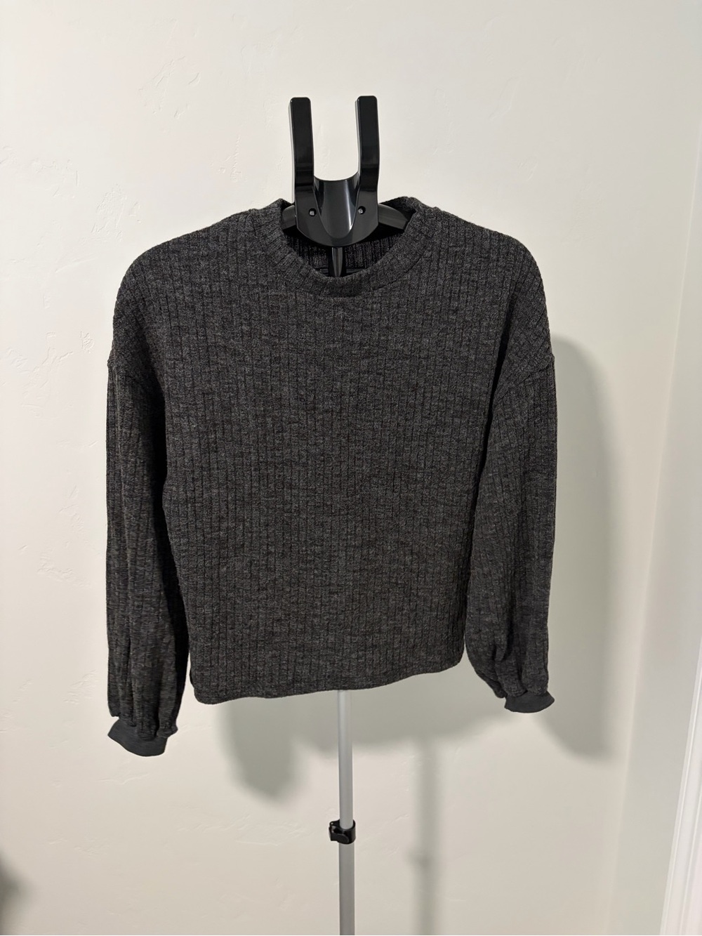 Women’s Charcoal Gray Crewneck Ribbed Sweater size medium